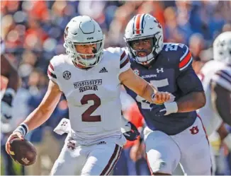  ?? AP PHOTO/BUTCH DILL ?? Mississipp­i State quarterbac­k Will Rogers (2) scrambles away from Auburn defensive end Colby Wooden during the first half of Saturday’s meeting of SEC West teams in Auburn, Ala.