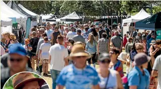  ?? SIMON O’CONNOR/STUFF ?? The monthly Seaside Market at Ngāmotu Beach is hugely popular.