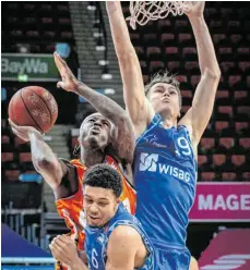  ?? FOTO: IMAGO IMAGES ?? Der helle Wahnsinn: Ulm und Archie Goodwin tankt sich durch.