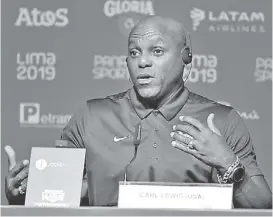  ?? AFP ?? Carl Lewis, ayer en conferenci­a de prensa en Lima.