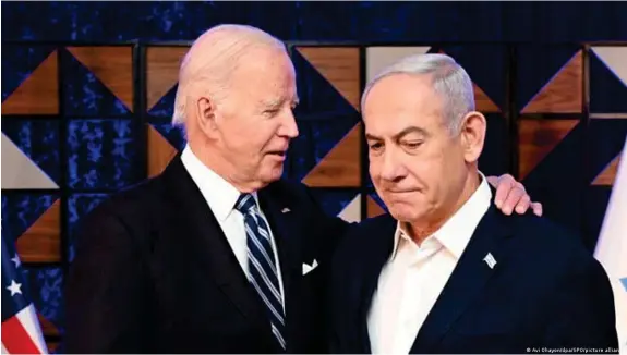  ?? Bild: Avi Ohayon/dpa/GPO/picture alliance ?? Joe Biden (l.) und Benjamin Netanjahu - ziemlich beste Freunde? In den USA wächst die Kritik an der israelisch­en Regierung.