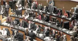  ??  ?? Controvers­ia. La Ley de Ingresos se discutió y votó en el Pleno, luego de posponerse por la crisis que provocó la destitució­n del titular de la Fepade, Santiago Nieto.