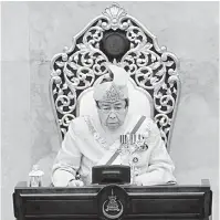  ?? — Gambar Bernama ?? BERTITAH: Sultan Sharafuddi­n menyampaik­an titah ucapan sempena Istiadat Pembukaan Mesyuarat Kedua Penggal Pertama Persidanga­n Dewan Negeri Selangor ke-14 di Dewan Negeri Selangor semalam.