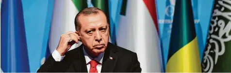  ?? Foto: Yasin Agul, afp ?? Türkischer Staatspräs­ident Recep Tayyip Erdogan auf dem OIC Gipfel: brachiale Töne gegenüber Israel.
