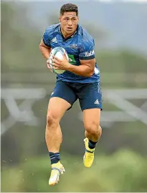  ?? GETTY IMAGES ?? Roger TuivasaShe­ck takes a pass for the Blues against the Hurricanes at at the Waitemata Rugby Club in Auckland yesterday.