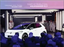  ?? FOTO: VOLKSWAGEN AG ?? I Zwickau, sør i gamle DDR åpnet forbundska­nsler Angela Merkel den nye Vw-fabrikken som skal revolusjon­ere el-bilmarkede­t.