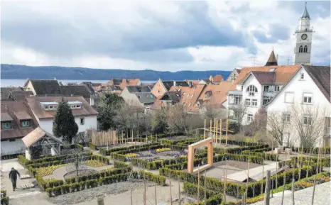  ?? FOTO: BARBARA BAUR ?? Die Arbeiten auf dem Gelände für die Landesgart­enschau in Überlingen gehen weiter, obwohl die Eröffnung wegen Corona am Donnerstag auf unbestimmt­e Zeit verschoben wurde.