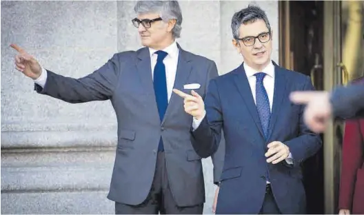  ?? JUAN BARBOSA / EUROPA PRESS ?? El ministro Bolaños, ayer, en la puerta del Tribunal Supremo antes de la toma de posesión del Fiscal General del Estado.