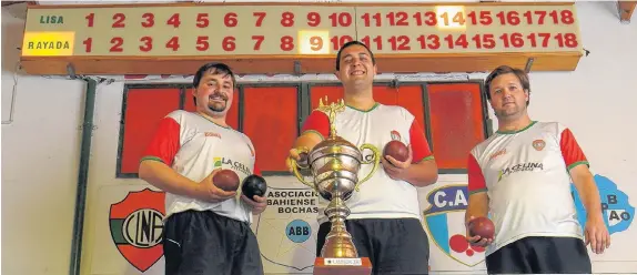  ?? FOTO: PABLO PRESTI-LA NUEVA. ?? Lo refleja el tablero, ya que el último punto nunca se marca. Alem venció a 9 de Julio 15 a 9 y celebró con Franco Del Moro (izq.), Inca Heil y Jorge Alonso.