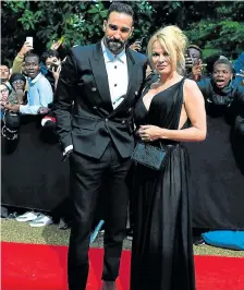  ??  ?? Adil Rami y Pamela Anderson tuvieron una relación de dos años.