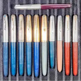  ?? PHOTOGRAPH­S COURTESY OF JUN REINOSO ?? PARKER 51 Gold Cap Pens, dated 1930s to 1950s.