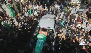  ?? (Mohammed Salem/Reuters) ?? HAMAS MEMBERS carry the body of senior operative Mazen Fuqaha during his funeral in Gaza City on March 25.