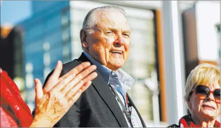  ?? The Associated Press file ?? Keith Jackson, the down-home voice of college football during more than six decades as a broadcaste­r, died Friday. He was 89.