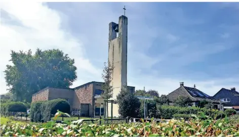  ?? RP-FOTOS (3): NIKOLEI ?? Für die Aussegnung­shalle am Perricher Weg ist der ASG zuständig. Der nahe Friedhof gehört der Evangelisc­hen Kirchengem­einde Büderich.