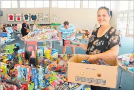  ?? PICTURE / PETER DE GRAAF ?? Lee Mason, from Kaikohe’s Seventh Day Adventist Church, selecting presents for families in need from the Bald Angels’ 2017 collection.