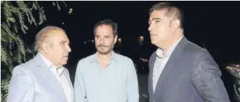  ??  ?? Los timoneles de PRI, Evópoli y RN, Hugo Ortiz, Hernán Larraín Matte y Mario Desbordes, tras la cita ayer con Piñera.