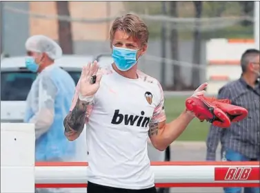  ??  ?? El paso por los vestuarios en la pretempora­da está más que limitado por el protocolo sanitario de LaLiga.