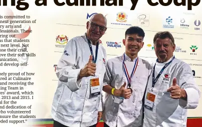  ??  ?? Berjaya UC Bachelor of Culinary Arts Management (Hons) student Lew Jan Heong (centre) receiving his gold medal at Culinaire Malaysia.