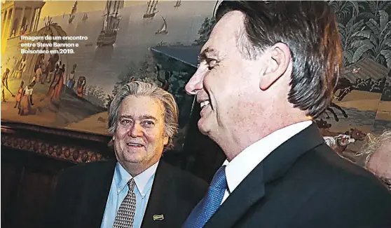  ??  ?? Imagem de um encontro entre Steve Bannon e Bolsonaro em 2019.