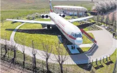  ?? FOTO: JÖRG CARSTENSEN/DPA ?? Die „Lady Agnes“, eine Iljuschin Il-62 der Fluggesell­schaft Interflug, steht auf dem Flugplatz Stölln/rhinow.