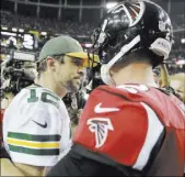  ?? DAVID GOLDMAN/THE ASSOCIATED PRESS ?? Green Bay Packers quarterbac­k Aaron Rodgers (12) and Atlanta quarterbac­k Matt Ryan speak after the Falcons’ 33-32 regularsea­son victory on Oct. 30 in Atlanta.