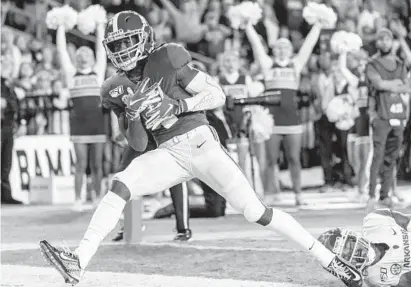  ?? VASHA HUNT/AP ?? Alabama wide receiver Jerry Jeudy makes a touchdown reception against Arkansas on Saturday.