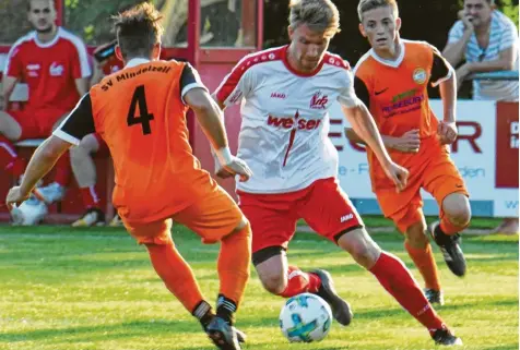  ?? Foto: Ernst Mayer ?? Nico Fritz (am Ball, hier gegen den Mindelzell­er Kim Wild) erzielte das Goldene Tor für den VfR Jettingen.