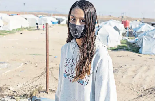  ?? ?? Shamima Begum at Roj camp, where she is interred with other women who were members of Islamic State