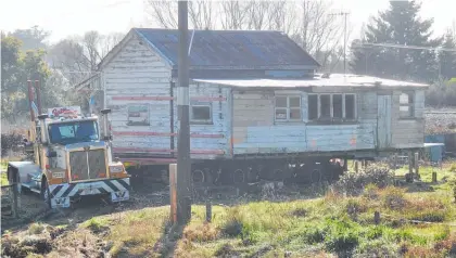  ?? Photo/Clinton Llewellyn ?? The so-called ‘murderer’s hut’ located just south of Waipawa Bridge was moved last week.