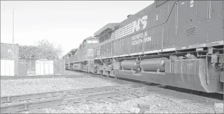  ?? | BRIAN JACKSON~SUN-TIMES FILES ?? A Norfolk Southern train at 63rd & State.