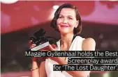  ??  ?? Maggie Gyllenhaal holds the Best Screenplay award for ‘The Lost Daughter’.