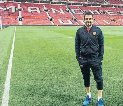  ?? FOTO: CEDIDA ?? Jofre Mateu, en el césped de Old Trafford, jugó el partido con el Barça Legends frente al Manchester United