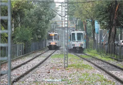  ?? JORGE GONZÁLEZ ?? Aproximada­mente 110 mil personas utilizan diariament­e el transporte.