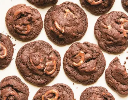  ?? JOSEPH DE LEO/THE NEW YORK TIMES PHOTOS ?? For these airy yet fudgy cookies, you can switch-up the mix-ins with your favorite salty-sweet combinatio­n.