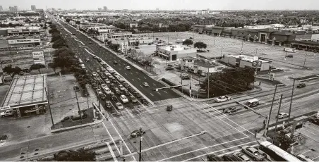  ?? Mark Mulligan / Staff photograph­er ?? Crews worked 24 hours a day to repave Westheimer; all that remains is painting and striping to be completed in the coming weeks.