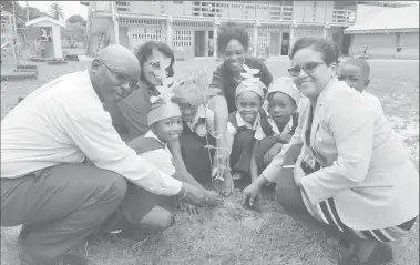  ?? (DPI photo) ?? Ministry officials participat­ing in the tree planting exercise at South Ruimveldt Park, Primary School