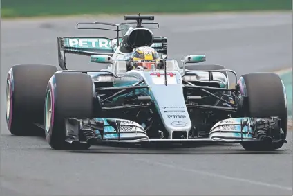  ?? FOTO: GETTY ?? Lewis Hamilton fue el más rápido en la sesión de clasificac­ión y se mostró intratable a una vuelta por delante de Sebastian Vettel