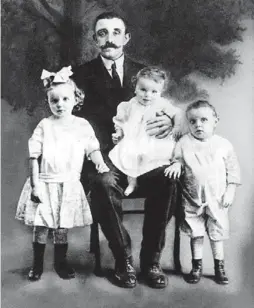  ?? ALICE PLEBUCH ?? The Collins children — from left, Kitty, Jim and John — with their longshorem­an father, John Josef Collins, in 1914. Collins, a widower, was unable to care for his three children and sent them to live in orphanages. He died while Jim was still a child.