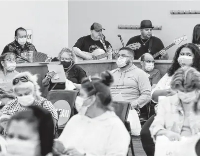  ?? Marvin Pfeiffer / Staff photograph­er ?? Flaco Jimenez, from top left, and Max and Josh Baca with Los Texmaniacs perform for the people waiting to be vaccinated Wednesday at the Cisneros Senior Community Activity Center. The trio entertaine­d the crowd for about 45 minutes.