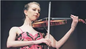  ??  ?? La violinista noruega Anna Margrethe Nilsen se presentó junto a la Orquesta Sinfónica de la Universida­d Mayor en julio pasado.