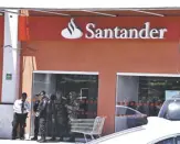  ??  ?? Elementos de
Seguridad llegaron al sitio para las investigac­iones.