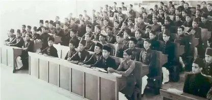  ??  ?? A rare photograph of students wearing the Deccani sherwani—a long coat in dark-colours along with a cap attending classes at Osmania University. This dress code was prevalent from 1918 well into the 1950’s. Women students wore salwar kameez and married...