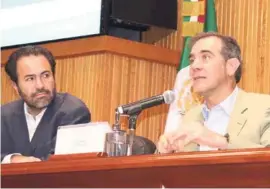  ?? ?? POSTURA.
Lorenzo Córdova, consejero presidente del INE, ayer, en la Udeg.