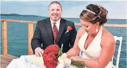  ??  ?? The couple, who had been high school sweetheart­s, chose Jamaica for their destinatio­n wedding.