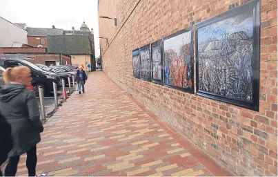  ?? Pictures: Phil Hannah. ?? Ian Imrie’s First World War pictures are on display between Mill Street and High Street in Perth.