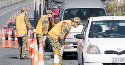  ?? Photo / Brett Phibbs ?? Belinda Feek
Police and NZ Defence Force staff stop motorists, at a check point on State Highway One, north of Auckland yesterday.