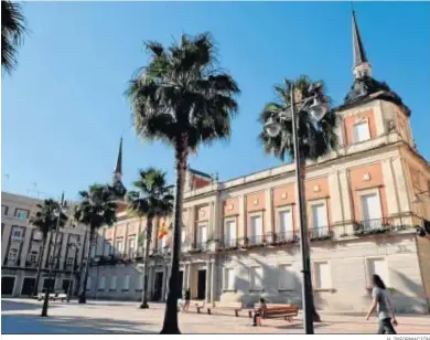  ?? H. INFORMACIÓ­N ?? Fachada de la casa consistori­al de Huelva, en la Gran Vía.