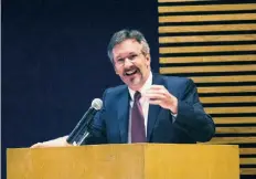  ??  ?? John Ackerman durante su participac­ión en la conferenci­a Democracia y autoritari­smo en México y el mundo, de cara a las elecciones de 2018.