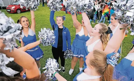  ?? FOTO: VEREIN ?? Cheerleadi­ng hat in den USA eine lange Tradition – in Duisburg können Mädchen und Frauen wird bei den Dockers trainieren.