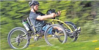  ?? FOTO: DPA ?? Nur durch Handarbeit wird dieses spezielle Bike von Felix Brunner überall bewegt.